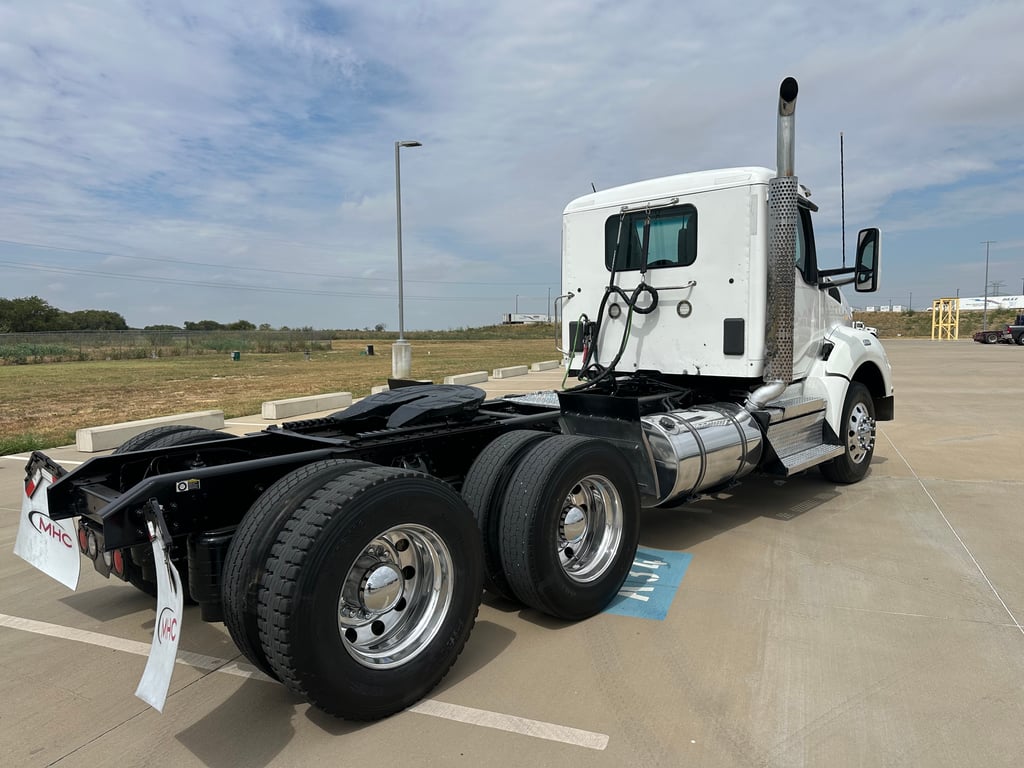 2022 Kenworth T880 in Fort Worth, TX — photo 3