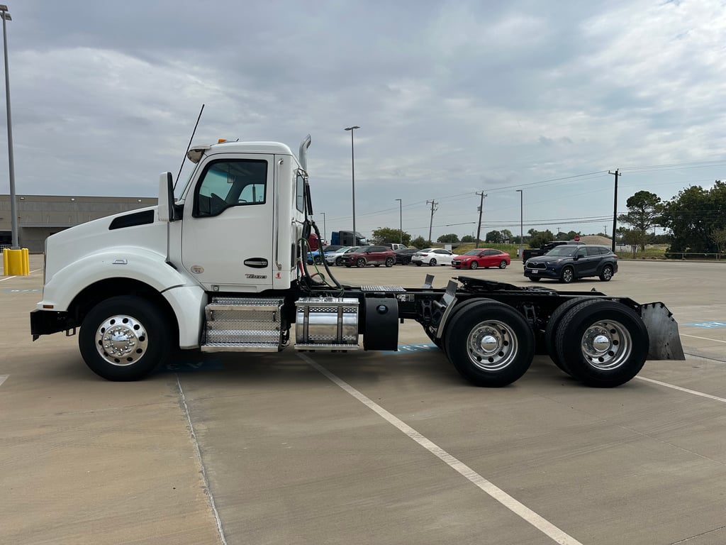 2022 Kenworth T880 in Fort Worth, TX — photo 6
