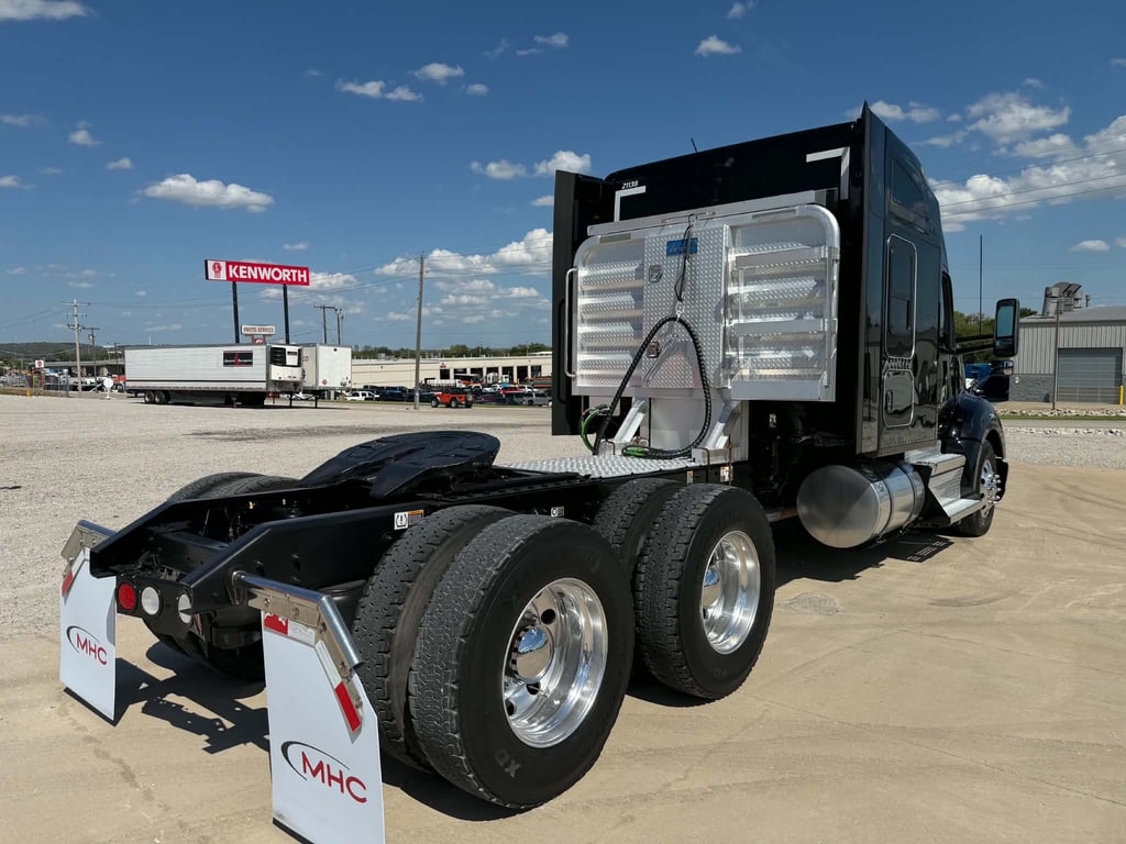 2022 Kenworth T680 in Tulsa, OK — photo 4