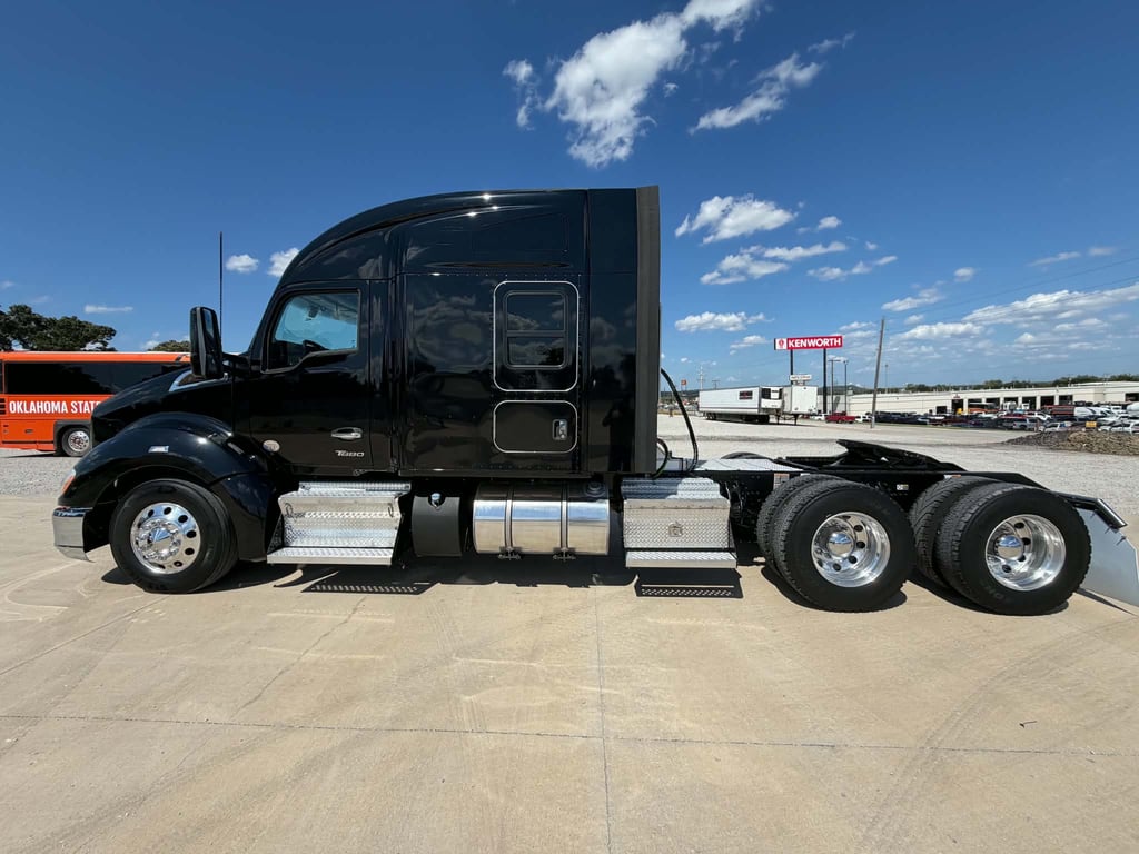2022 Kenworth T680 in Tulsa, OK — photo 8