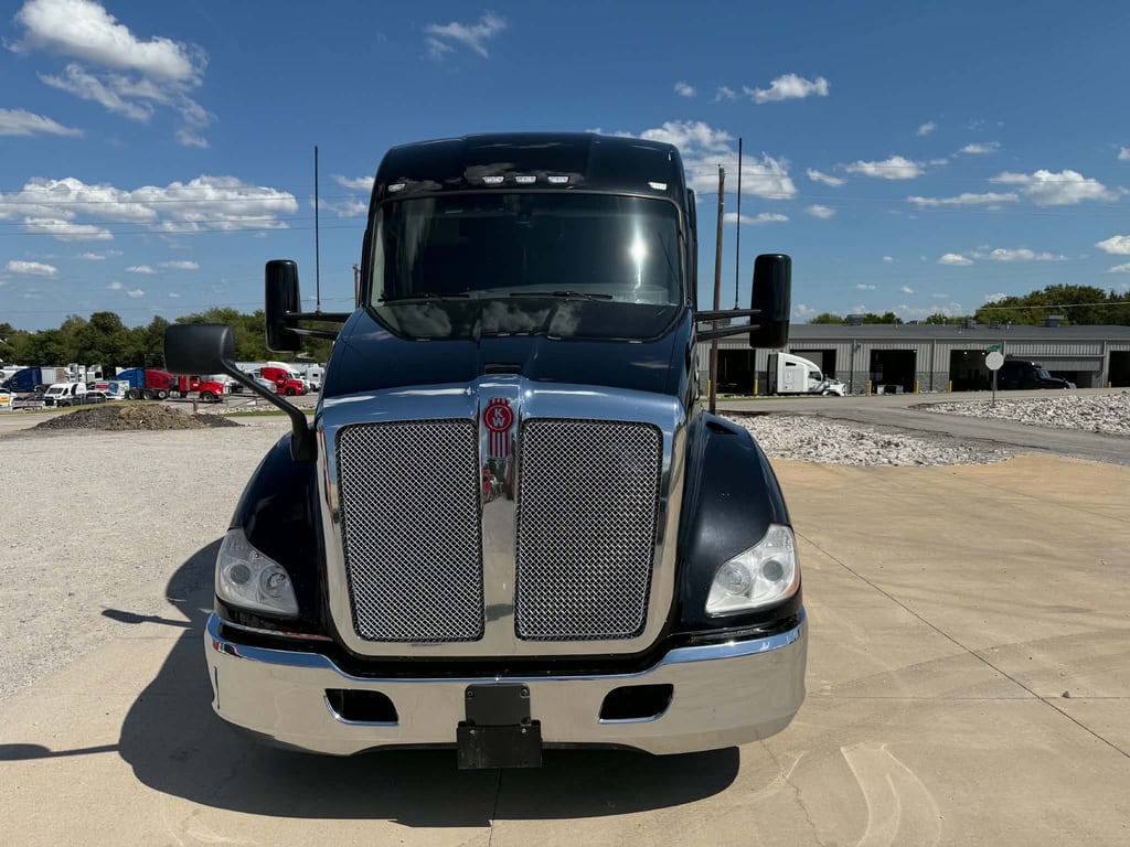 2022 Kenworth T680 in Tulsa, OK — photo 6