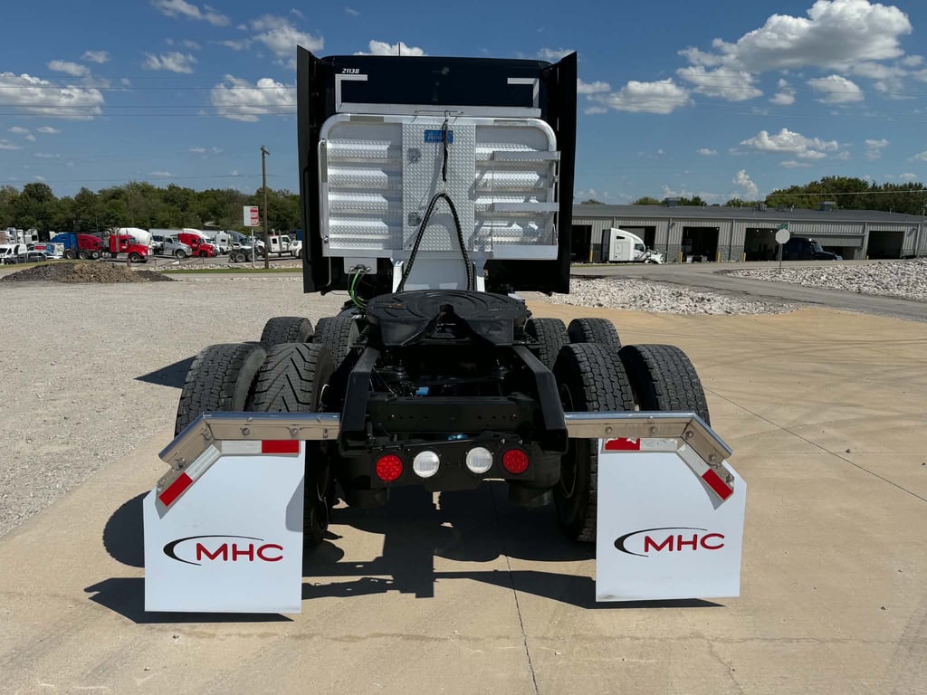2022 Kenworth T680 in Tulsa, OK — photo 5