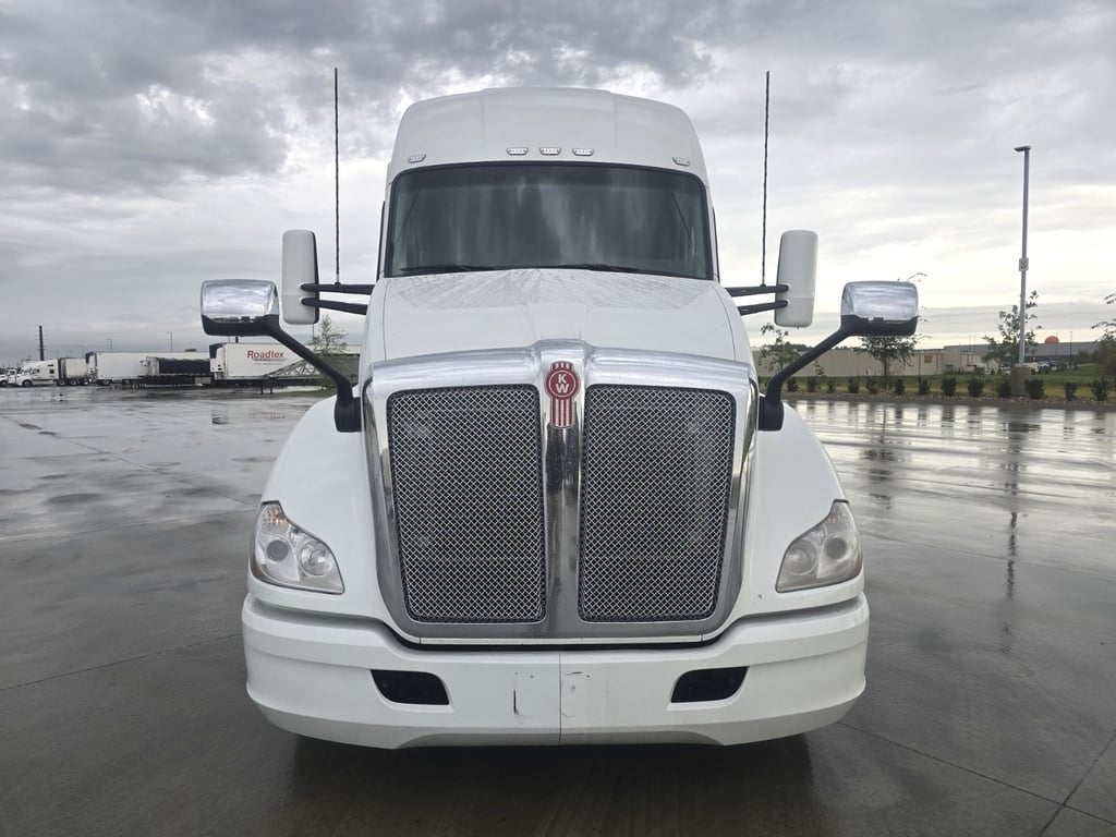 2021 Kenworth T680 in Des Moines — photo 8