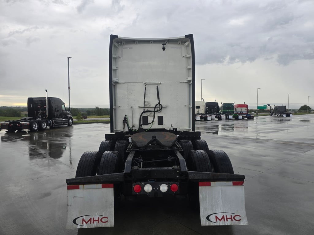 2021 Kenworth T680 in Des Moines — photo 5