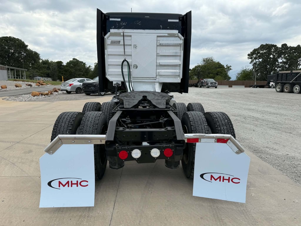 2022 Kenworth T680 in Tulsa, OK — photo 5