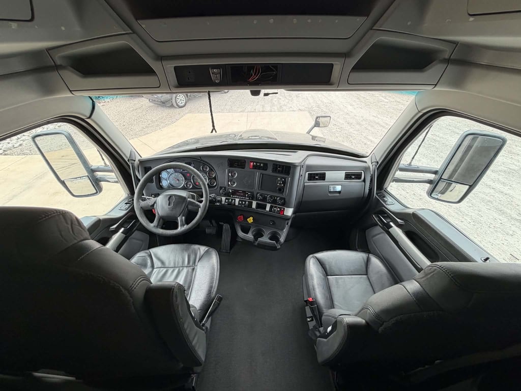 2022 Kenworth T680 in Tulsa, OK — photo 3