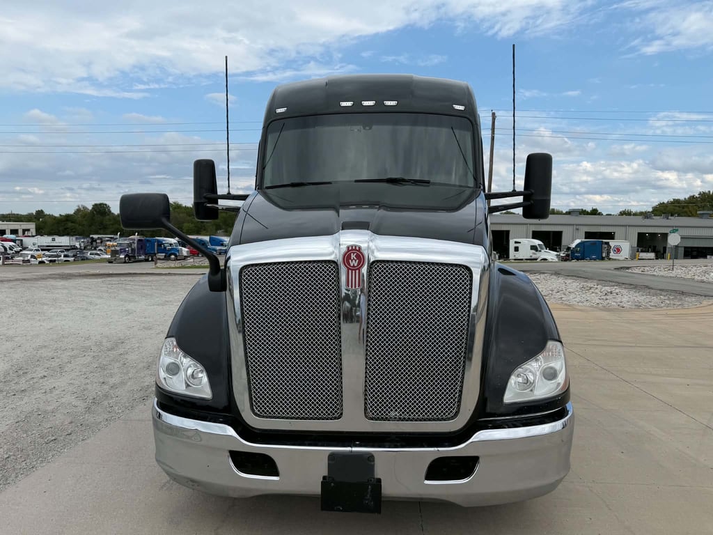 2022 Kenworth T680 in Tulsa, OK — photo 6