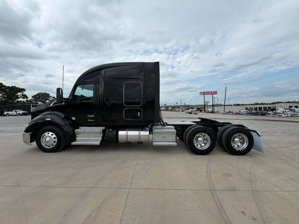 2022 Kenworth T680 in Tulsa, OK — photo 8