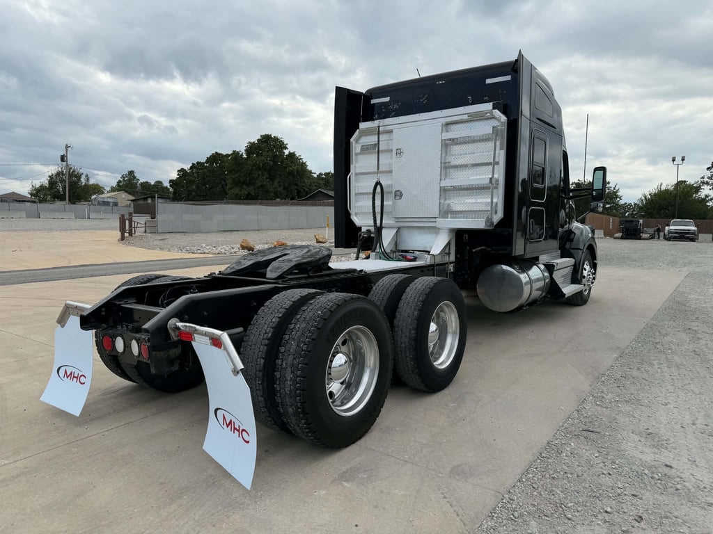2022 Kenworth T680 in Tulsa, OK — photo 4