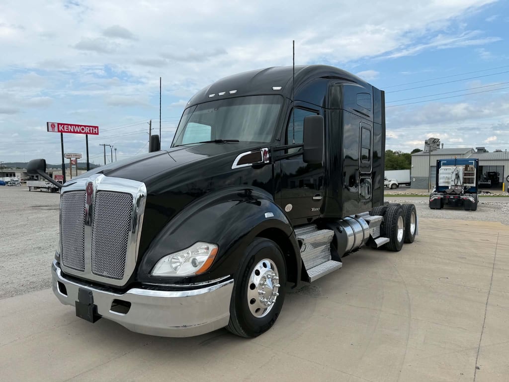 2022 Kenworth T680 in Tulsa, OK — photo 7