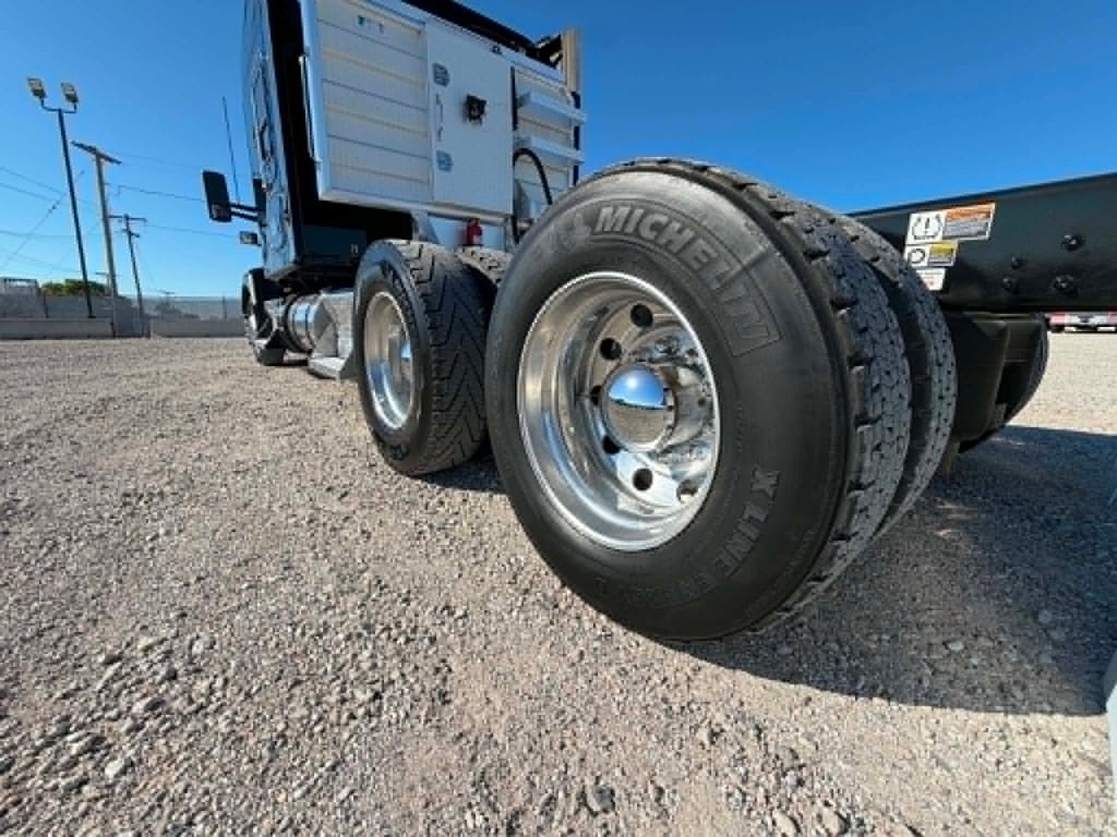 2023 Kenworth T680 in Tulsa, OK — photo 4