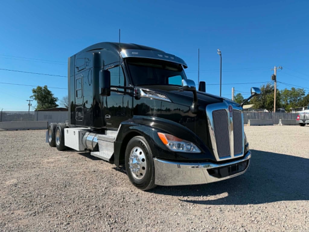 2023 Kenworth T680 in Tulsa, OK — photo 7