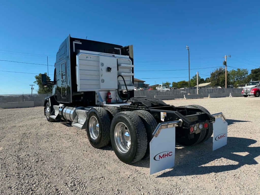 2023 Kenworth T680 in Tulsa, OK — photo 3