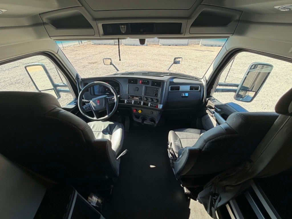 2023 Kenworth T680 in Tulsa, OK — photo 2