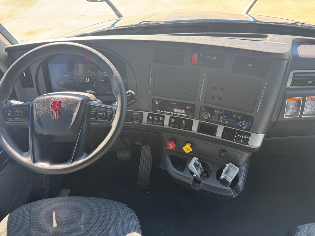 2024 Kenworth T680 in Kingsport, TN — photo 2