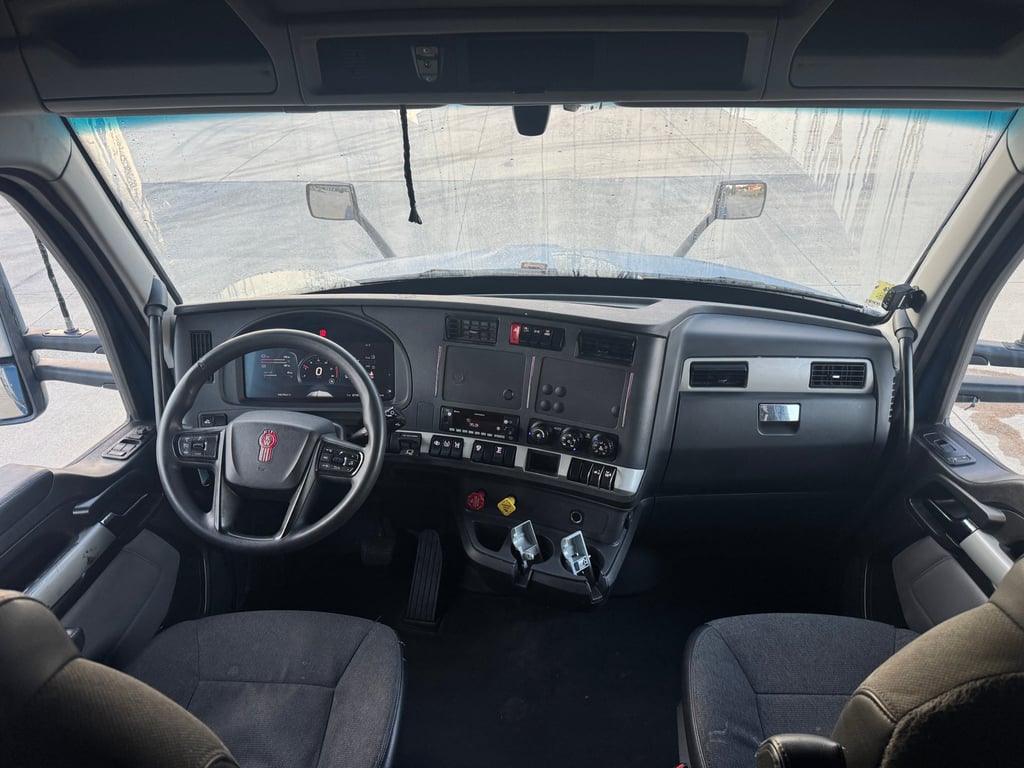 2024 Kenworth T680 in Kingsport, TN — photo 3