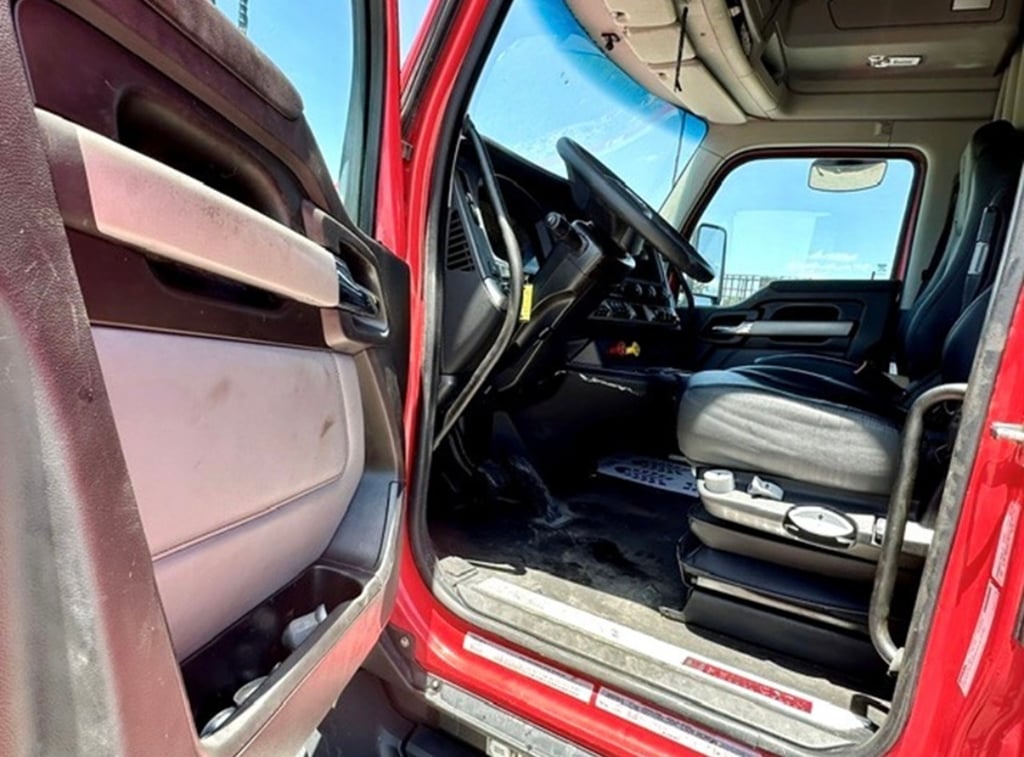2022 Kenworth T680 in Joplin, MO — photo 8