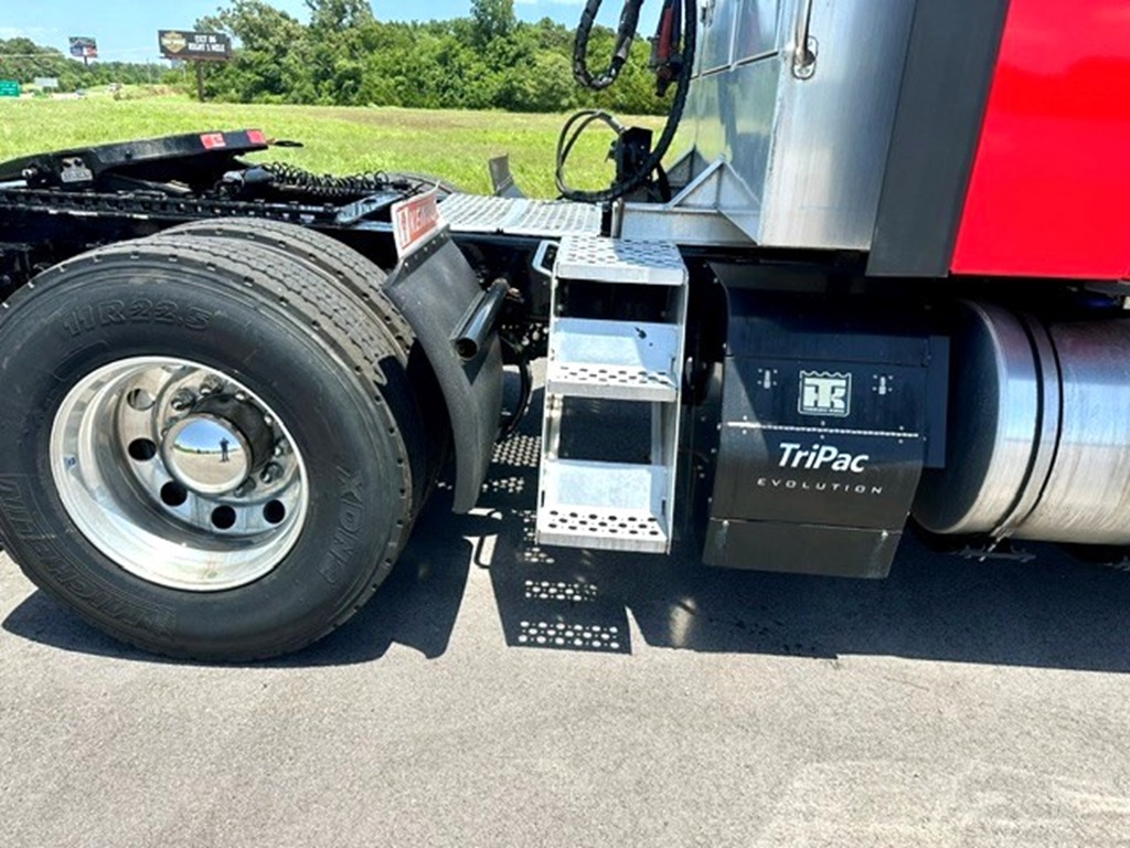 2022 Kenworth T680 in Fort Worth, TX — photo 4