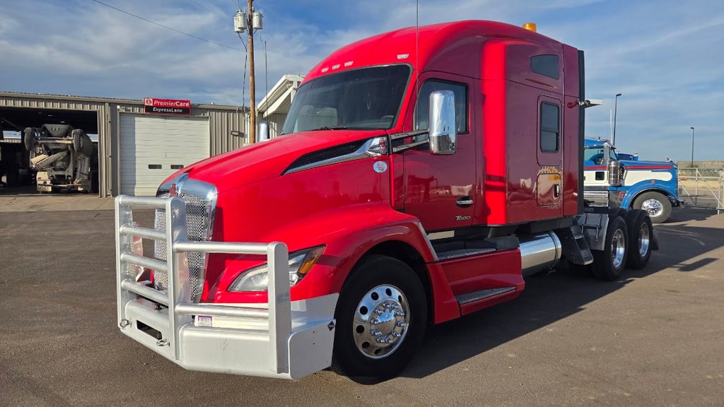 2022 Kenworth T680 in Pueblo, CO — photo 2