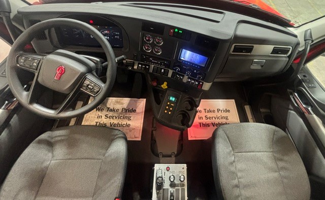 2027 Kenworth T880 in Kansas City, MO — photo 2