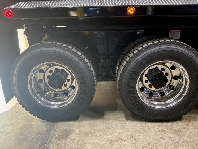2027 Kenworth T880 in El Paso, TX — photo 3