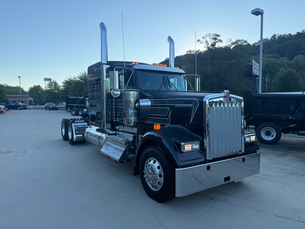 2027 Kenworth W900 in Chattanooga, TN