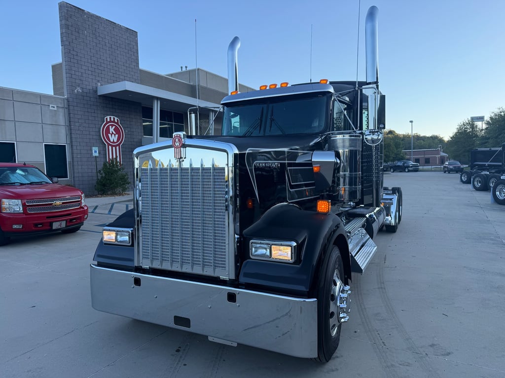 2027 Kenworth W900 in Chattanooga, TN — photo 2
