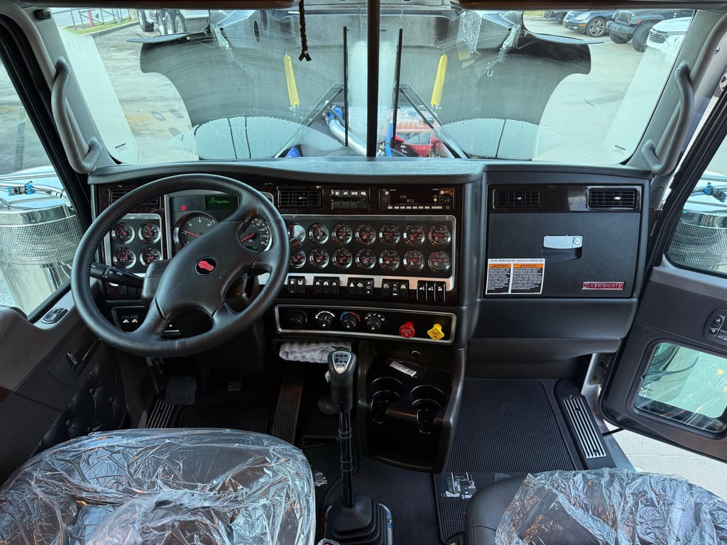 2027 Kenworth W900 in Chattanooga, TN — photo 3