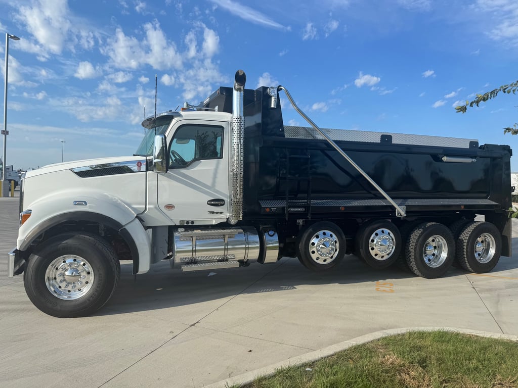 2027 Kenworth T880 in Des Moines — photo 6