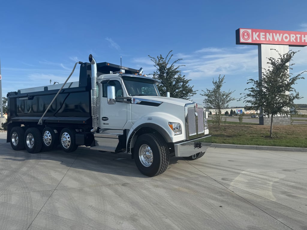 2027 Kenworth T880 in Des Moines