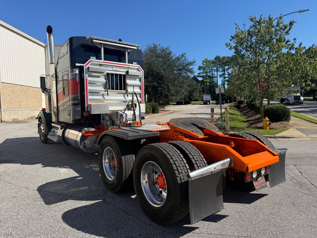 2022 Kenworth W900 in Raleigh, NC — photo 8
