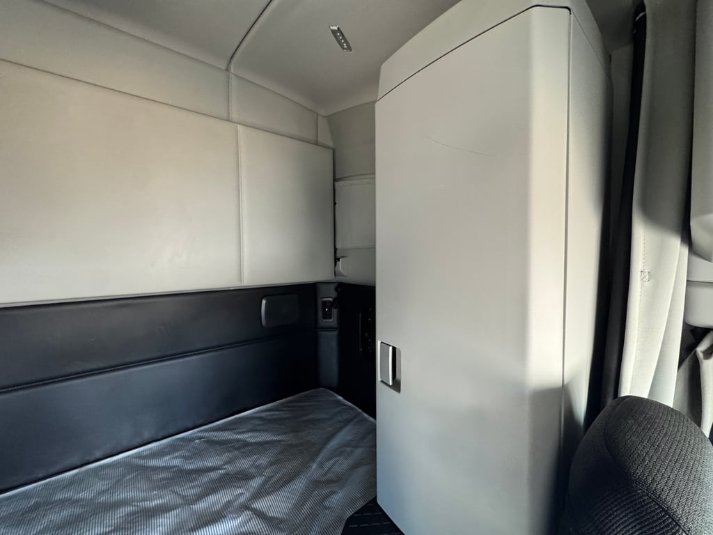 2022 Kenworth T680 in Dallas, TX — photo 8