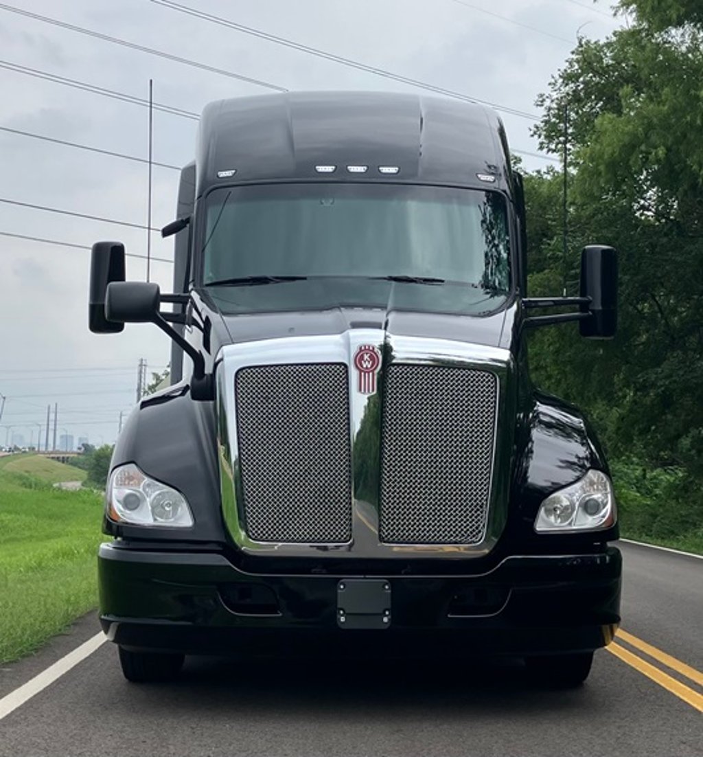 2022 Kenworth T680 in Dallas, TX — photo 2