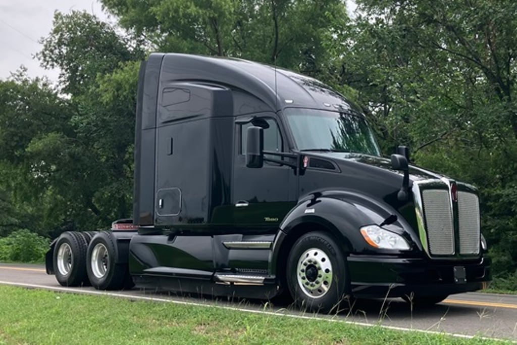 2022 Kenworth T680 in Dallas, TX — photo 3
