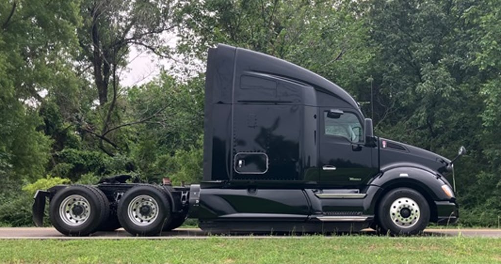 2022 Kenworth T680 in Dallas, TX — photo 4