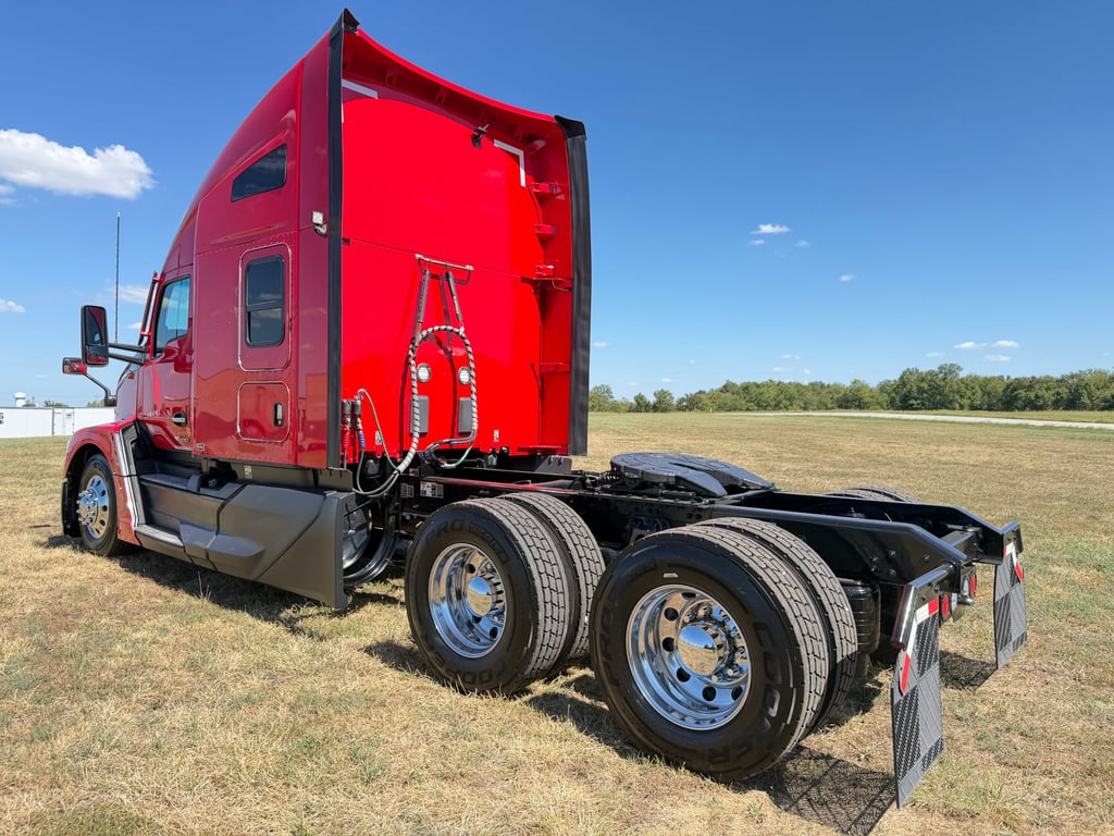 2024 Kenworth T680 in Joplin, MO — photo 4
