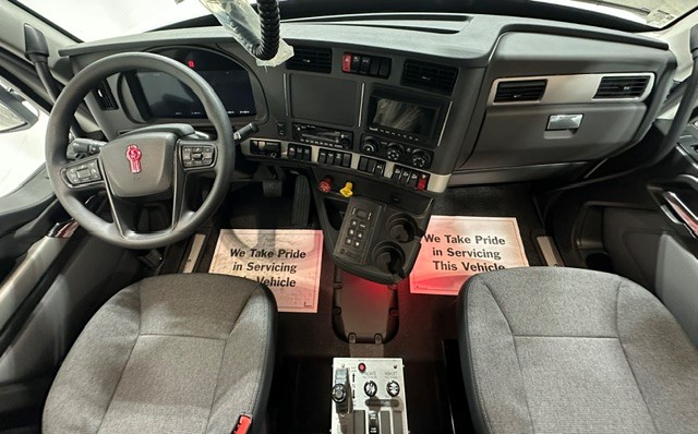 2027 Kenworth T880 in Oklahoma City, OK — photo 3