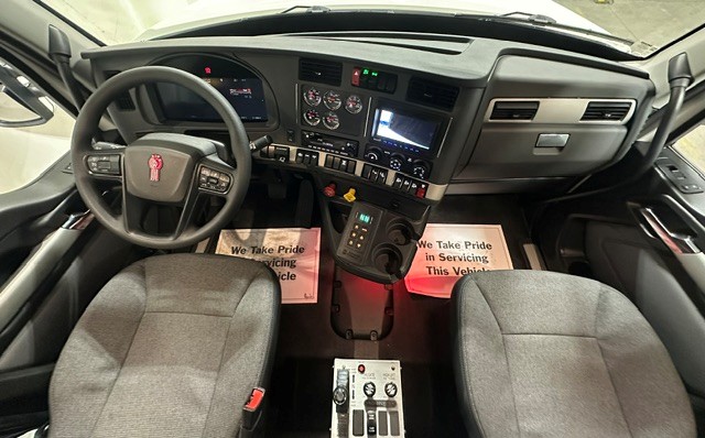 2027 Kenworth T880 in Omaha, NE — photo 2