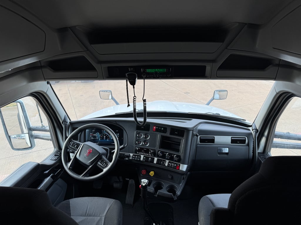 2022 Kenworth T680 in Dallas, TX — photo 3