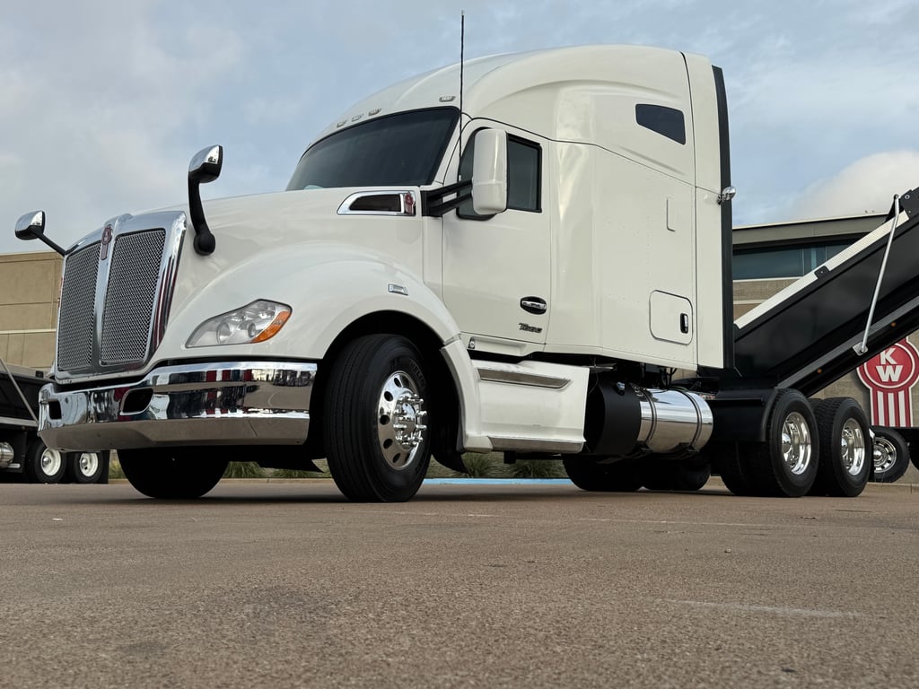 2022 Kenworth T680 in Dallas, TX — photo 8