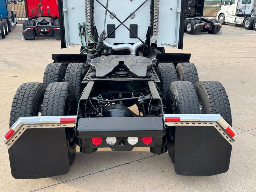 2022 Kenworth T680 in Dallas, TX — photo 4