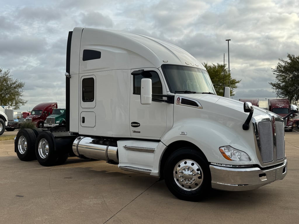 2022 Kenworth T680 in Dallas, TX