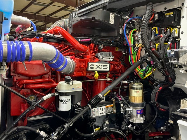 2027 Kenworth T880 in Des Moines — photo 5