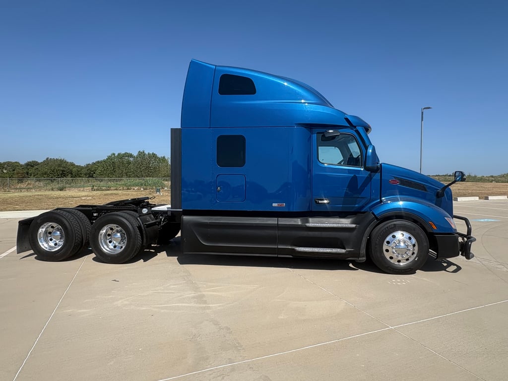 2024 Peterbilt 579 in Fort Worth, TX — photo 2