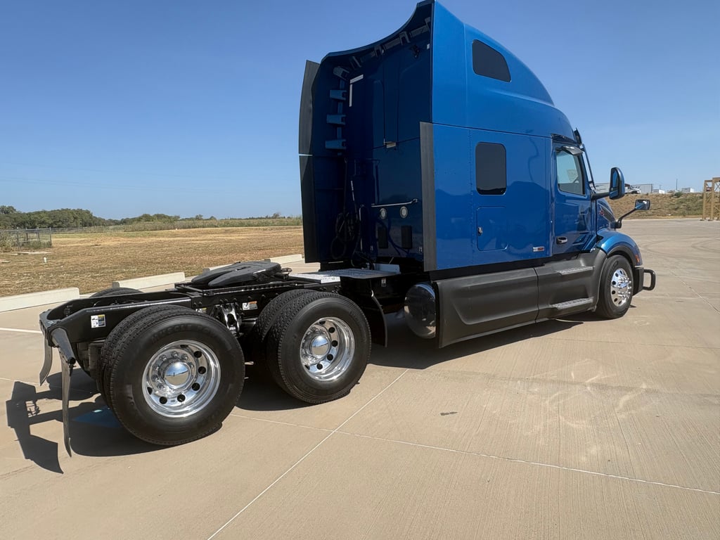 2024 Peterbilt 579 in Fort Worth, TX — photo 3