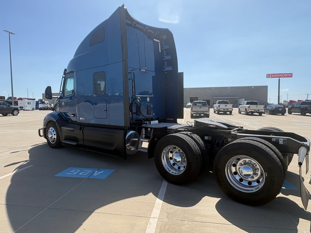 2024 Peterbilt 579 in Fort Worth, TX — photo 5