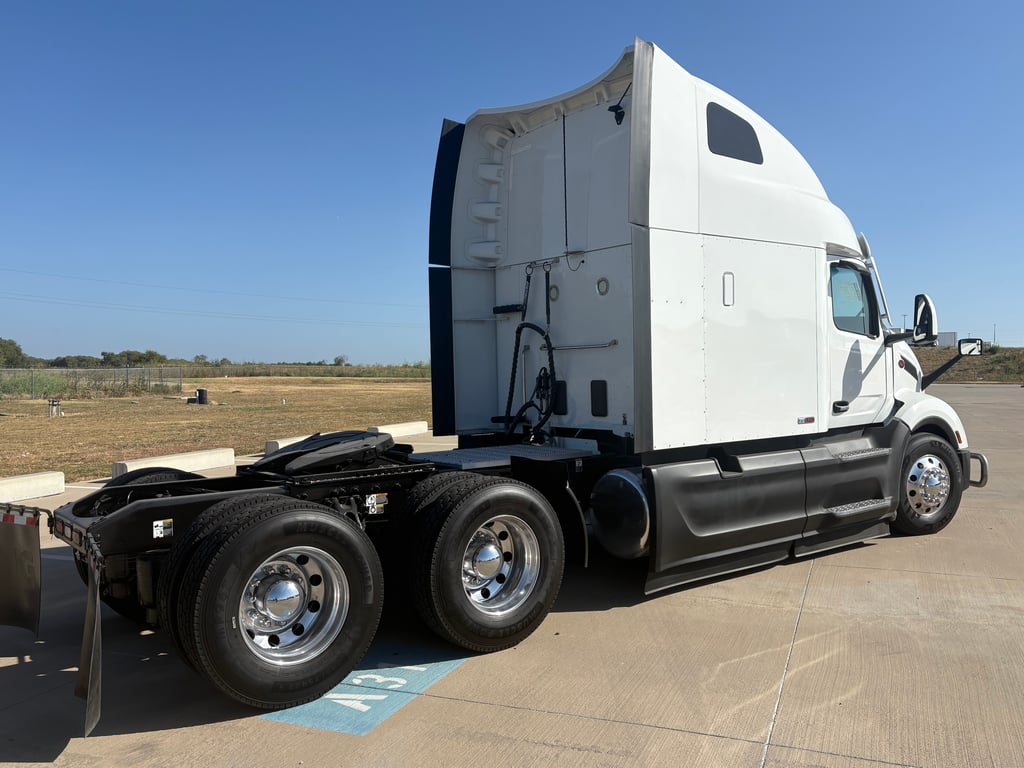 2024 Peterbilt 579 in Fort Worth, TX — photo 3