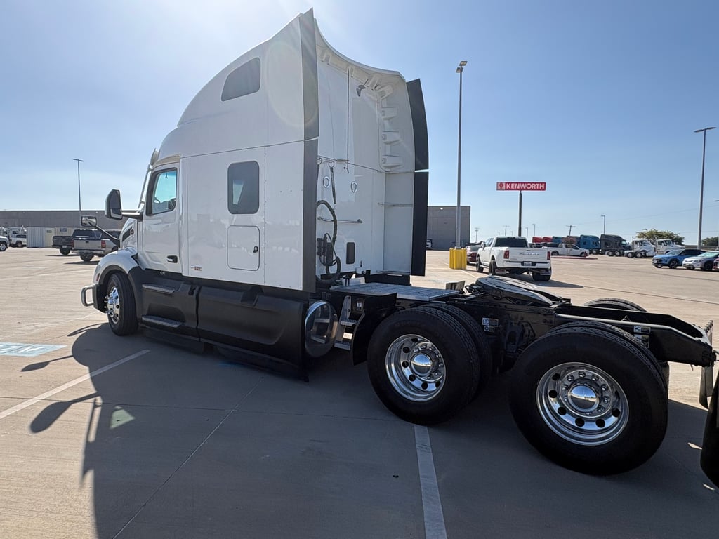 2024 Peterbilt 579 in Fort Worth, TX — photo 4