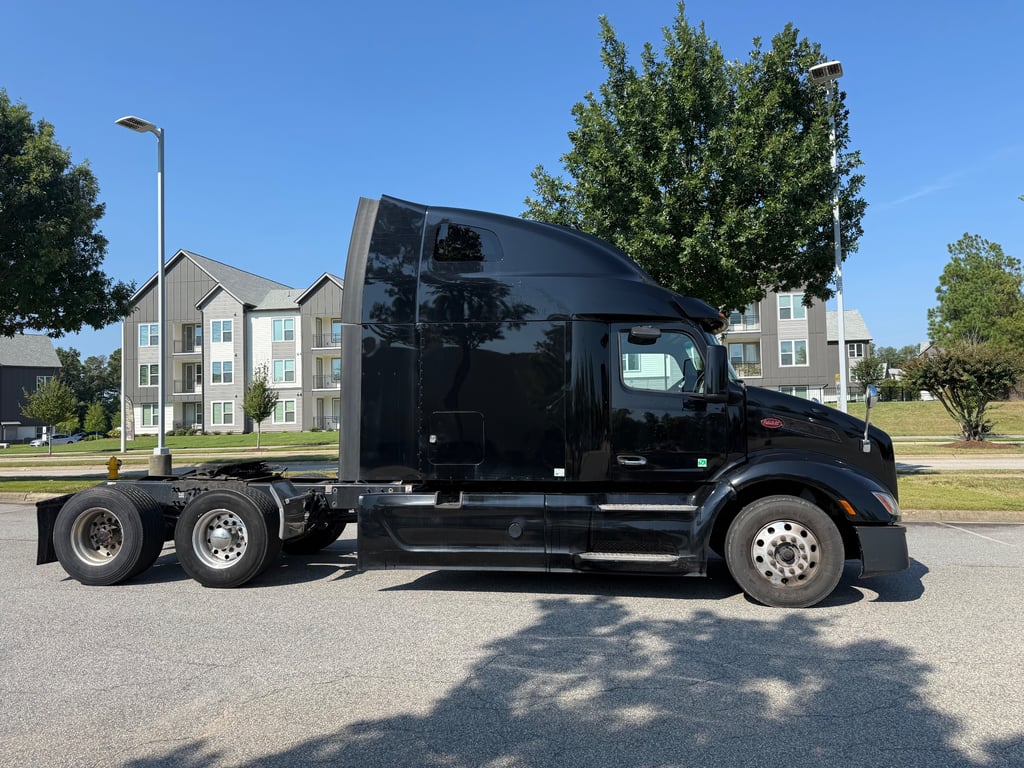 2022 Peterbilt 579 in Raleigh, NC — photo 6