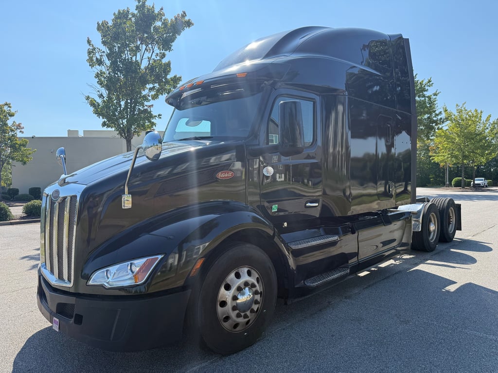 2022 Peterbilt 579 in Raleigh, NC — photo 2